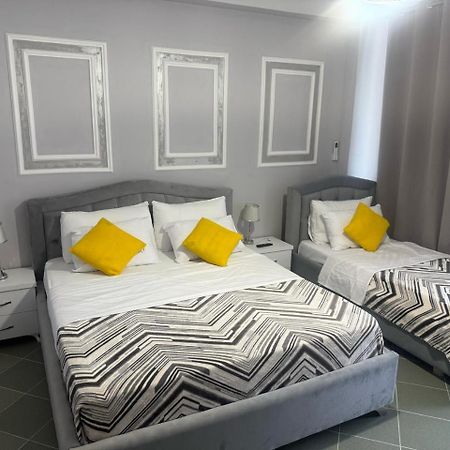 Apartments Next To The Beach In ドゥラス エクステリア 写真